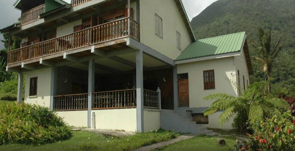 Roxy'S Mountain Lodge Laudat Bagian luar foto